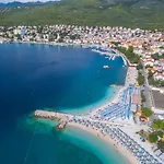 Luxury Lovorka 3 & 4***/**** Apartment Selce