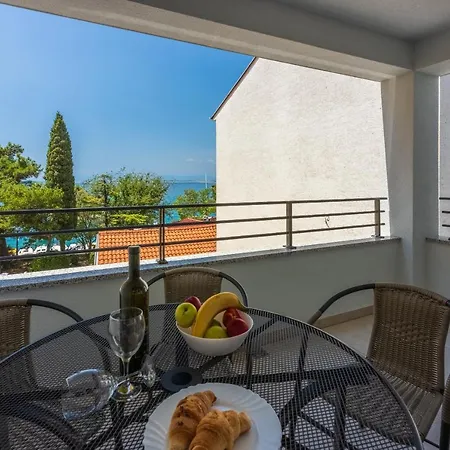 Luxury Lovorka 3 & 4***/**** Selce