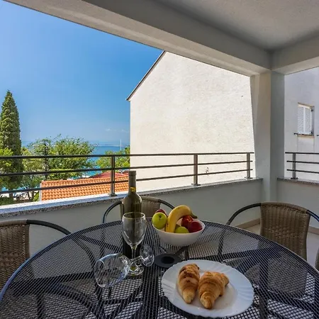 Luxury Lovorka 3 & 4***/**** *