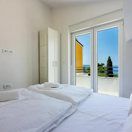 Luxury Lovorka 3 & 4***/**** *
