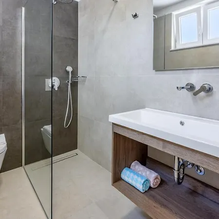 Luxury Lovorka 3 & 4***/**** Apartment *