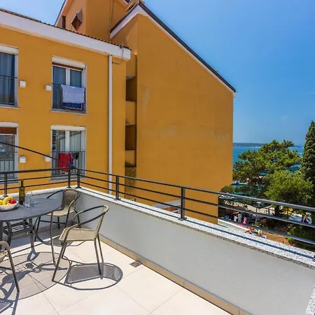 Apartment Luxury Lovorka 3 & 4***/****
