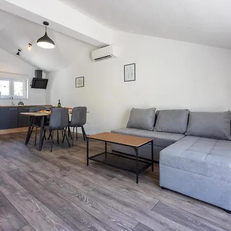 Luxury Lovorka 3 & 4***/**** Apartment *
