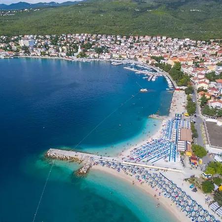 Luxury Lovorka 3 & 4***/**** Apartment Selce