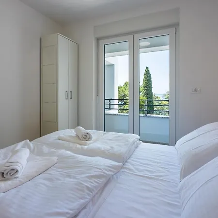 Apartment Luxury Lovorka 3 & 4***/****