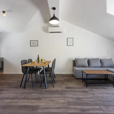 Luxury Lovorka 3 & 4***/**** Apartament *