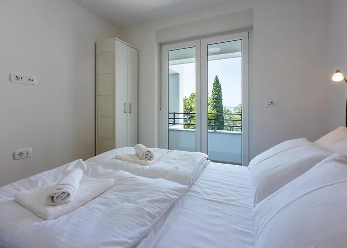 Apartment Luxury Lovorka 3 & 4***/****