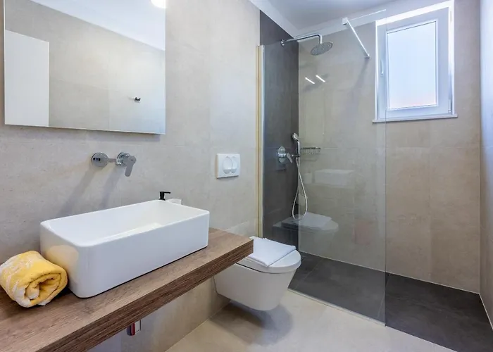 Apartment Luxury Lovorka 3 & 4***/****