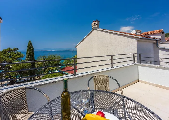 Luxury Lovorka 3 & 4***/**** Apartment Selce